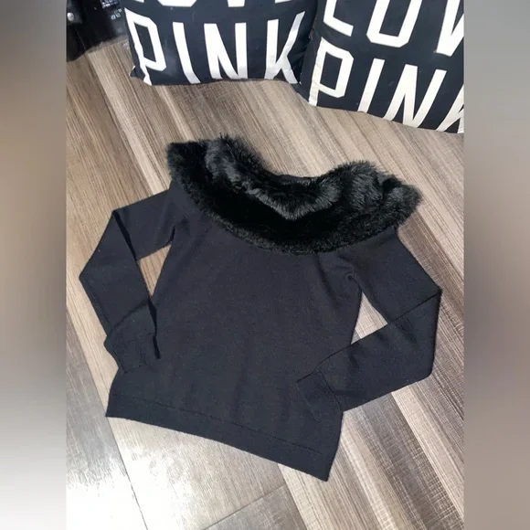 Anne Klein Black Sweater with Faux Fur Trim - Picture 4 of 9